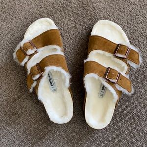 Fur lined Birkenstock Arizona sandals 41 Sherpa tan cream